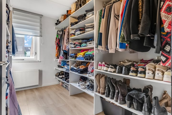 Photo 18 of Opaalstraat 43