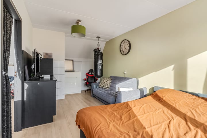 Photo 28 of Opaalstraat 43