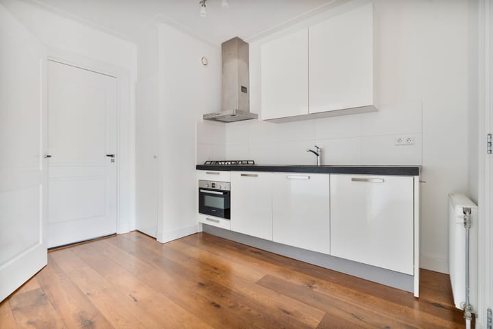 Photo 9 of Willem van Noortstraat 182-A