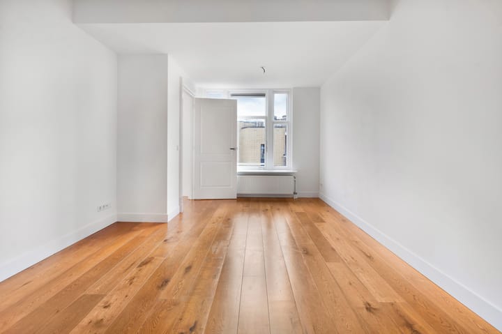 Photo 11 of Willem van Noortstraat 182-A