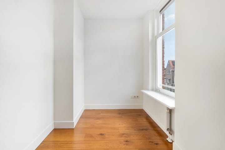 Photo 14 of Willem van Noortstraat 182-A