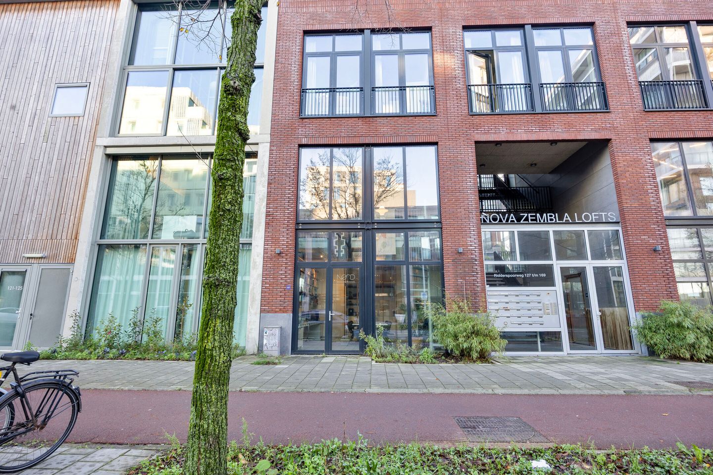 View photo 2 of Ridderspoorweg 127