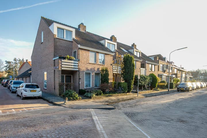 Foto 37 van Spoorstraat 40