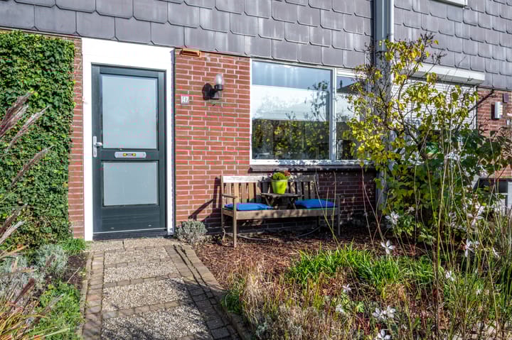 Photo 2 of Zwaluwstraat 147