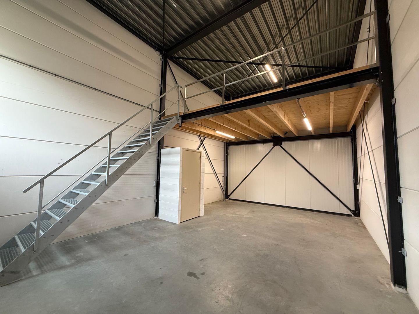 Bekijk foto 2 van Nassau Dwarsstraat 18