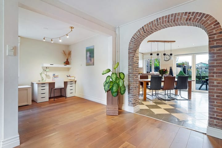 Photo 8 of Ooststraat 10