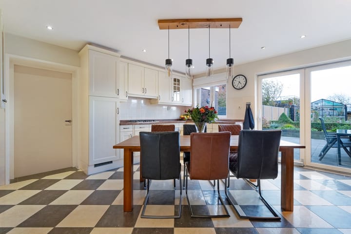 Photo 11 of Ooststraat 10