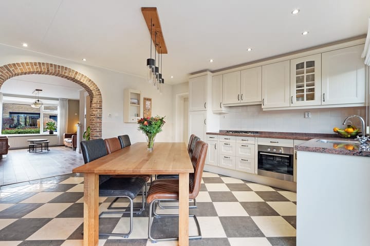 Photo 12 of Ooststraat 10