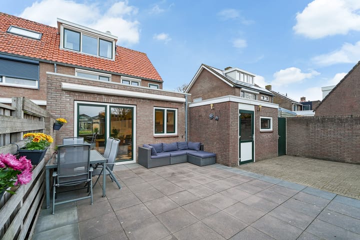 Photo 31 of Ooststraat 10