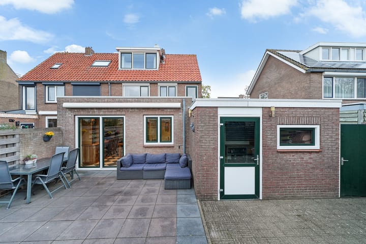 Photo 32 of Ooststraat 10