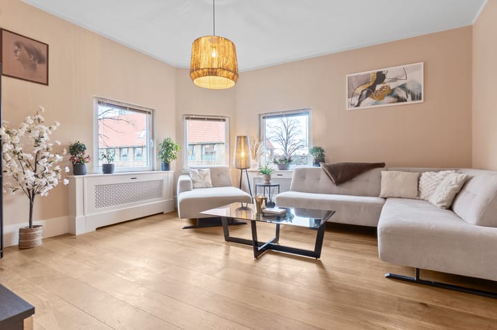 Photo 4 of Naarderstraat 169