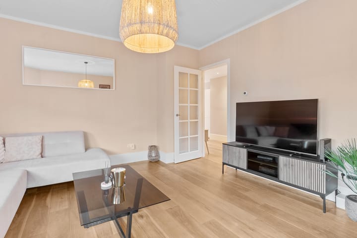 Photo 6 of Naarderstraat 169