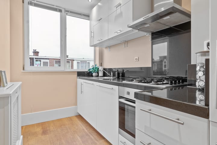 Photo 10 of Naarderstraat 169