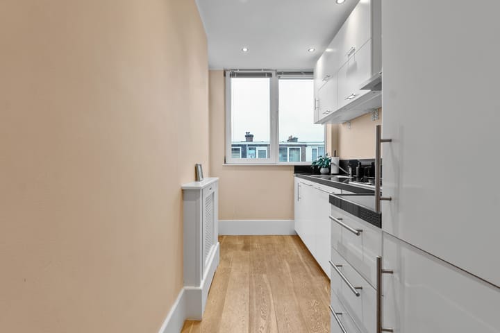 Photo 11 of Naarderstraat 169