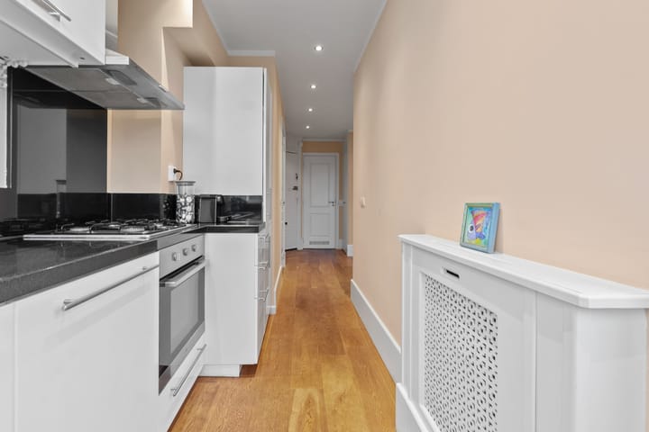 Photo 13 of Naarderstraat 169