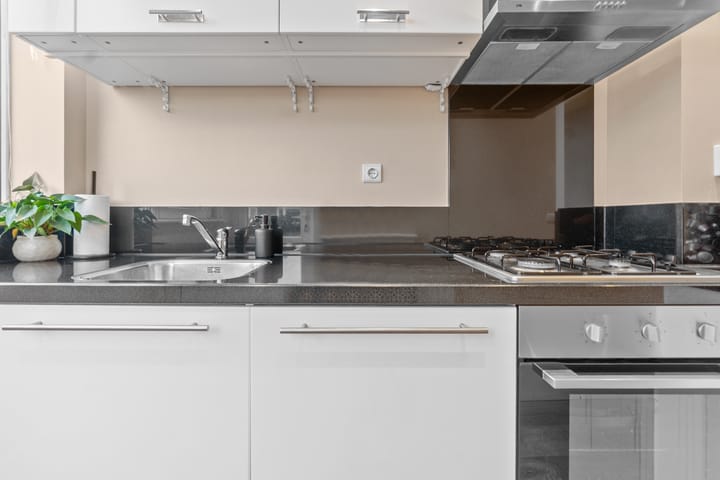 Photo 14 of Naarderstraat 169