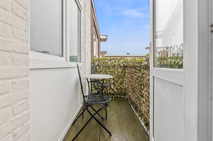 Photo 15 of Naarderstraat 169