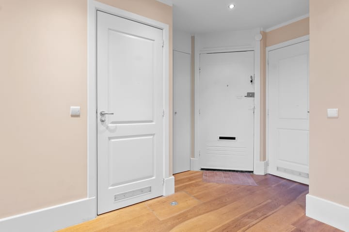 Photo 19 of Naarderstraat 169