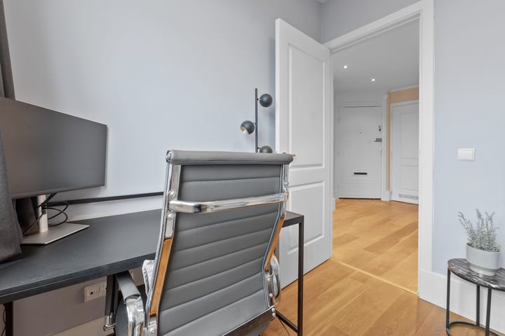 Photo 21 of Naarderstraat 169