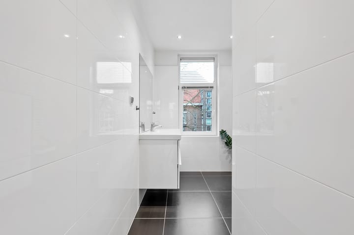 Photo 22 of Naarderstraat 169