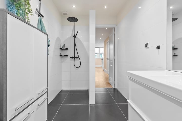 Photo 24 of Naarderstraat 169