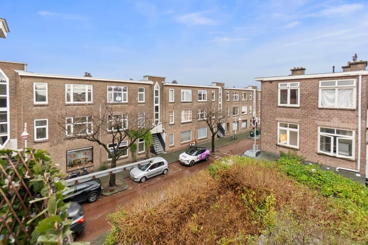 Photo 27 of Naarderstraat 169