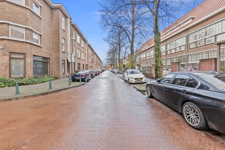 Photo 30 of Naarderstraat 169