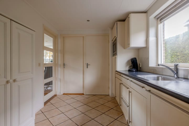 Foto 10 van Van Voortstraat 11