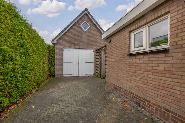 Foto 35 van Van Voortstraat 11