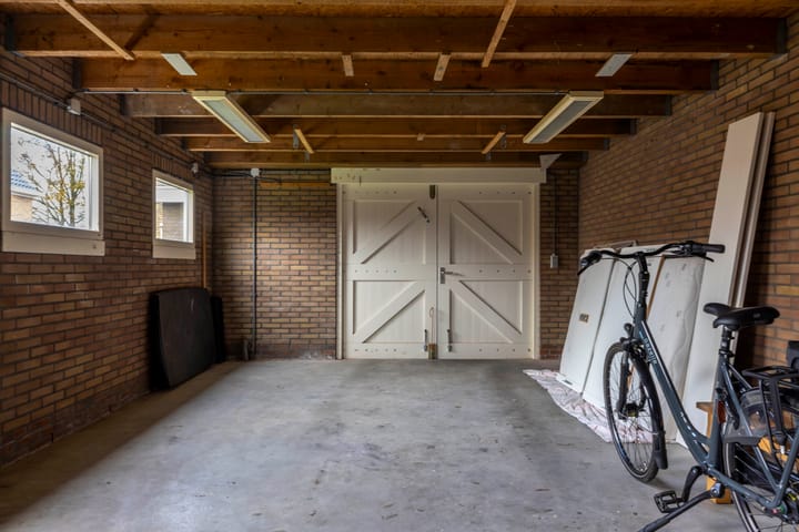 Foto 32 van Van Voortstraat 11