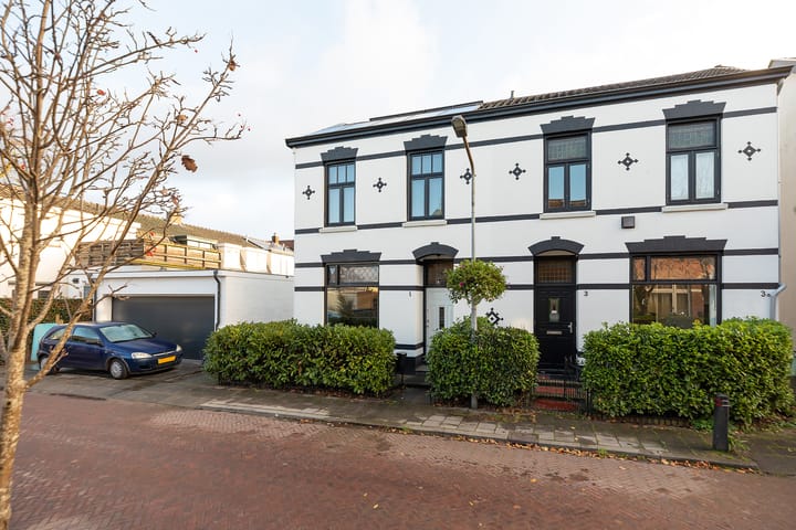 Photo 27 of Pauwenstraat 1