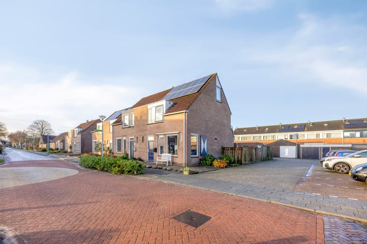 Photo 4 of Burgemeester van Weringstraat 79