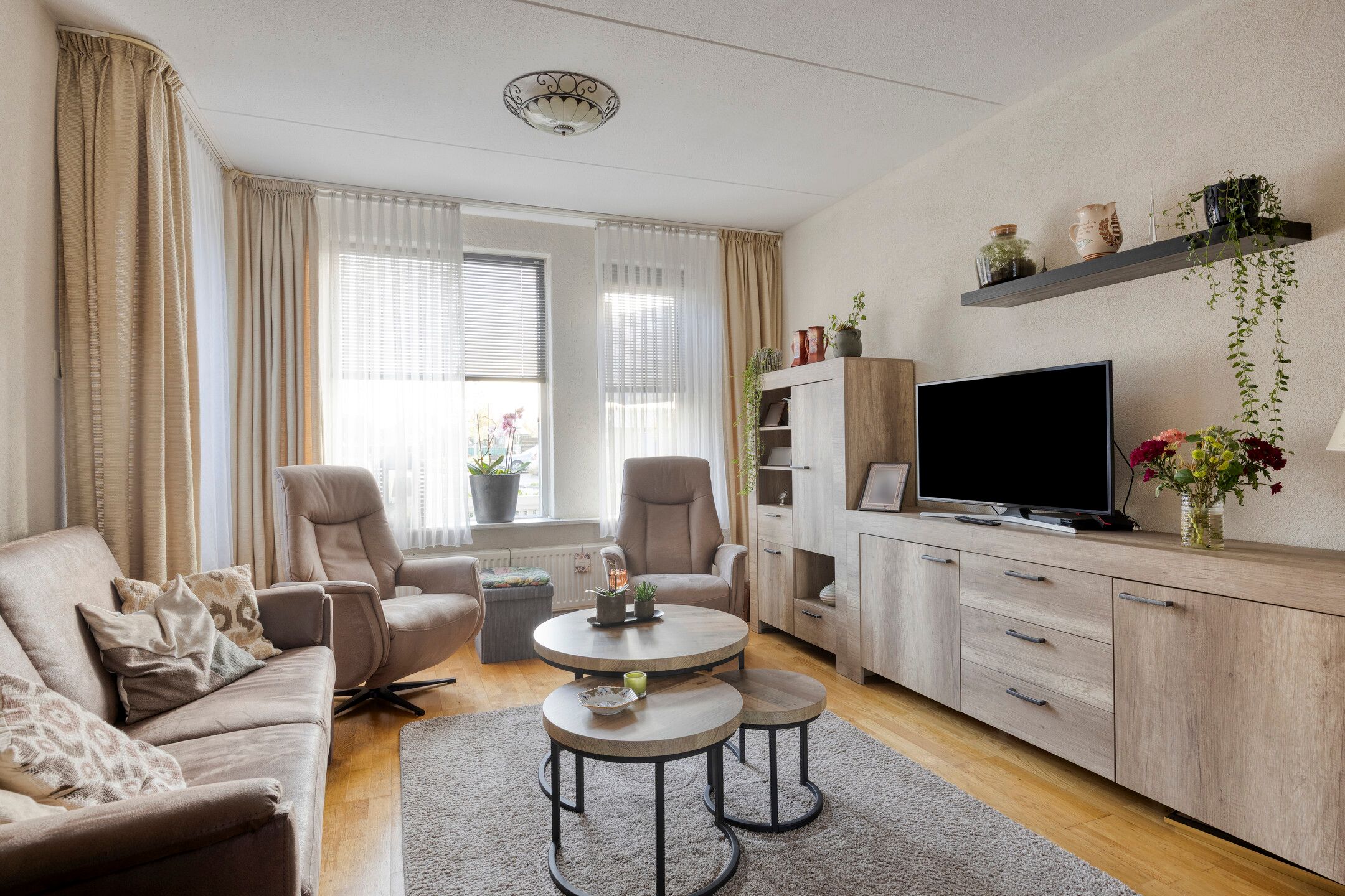 Photo 9 of Burgemeester van Weringstraat 79