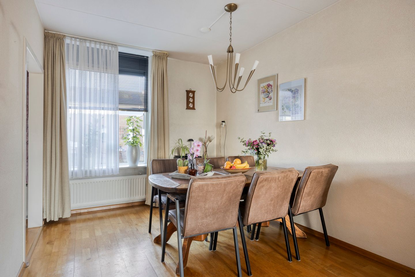 Photo 10 of Burgemeester van Weringstraat 79