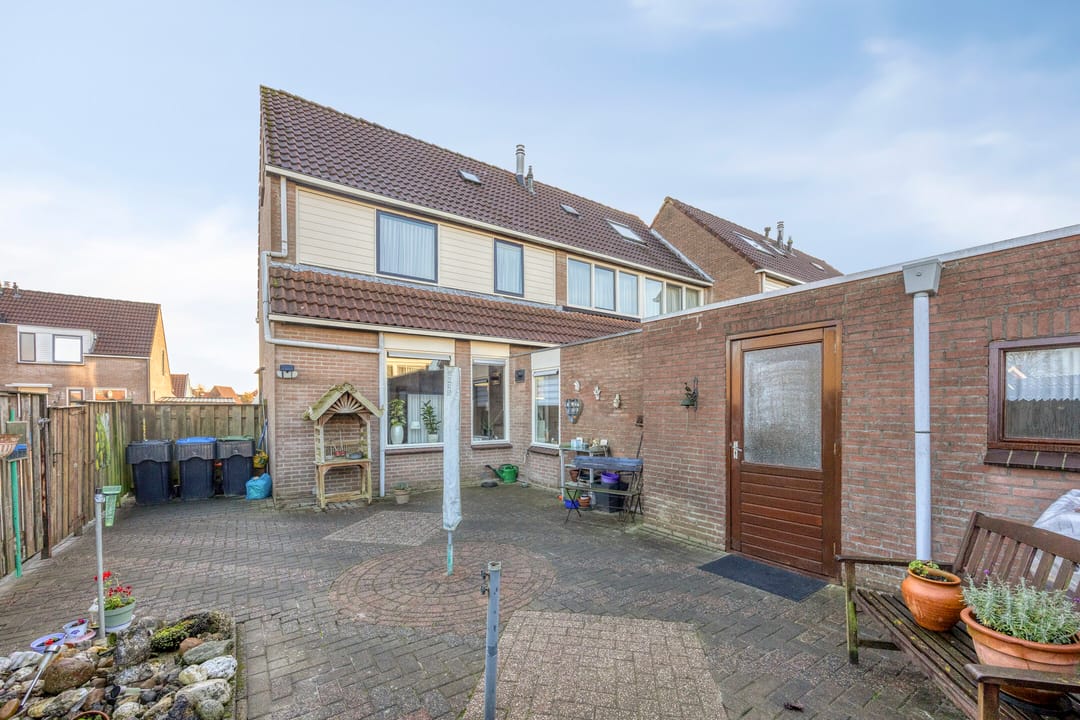 Photo 28 of Burgemeester van Weringstraat 79