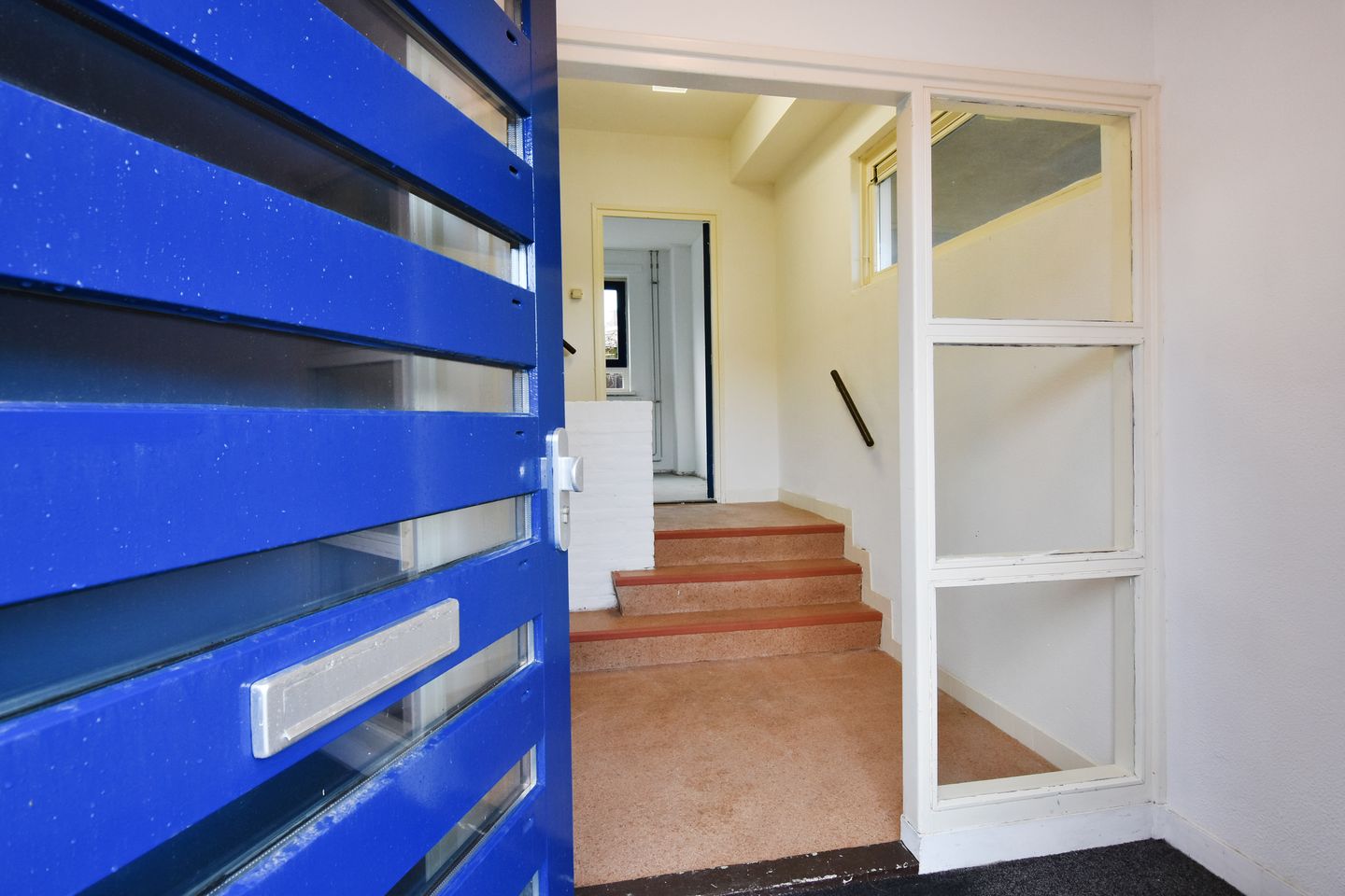 View photo 3 of Douwes Dekkerstraat 73