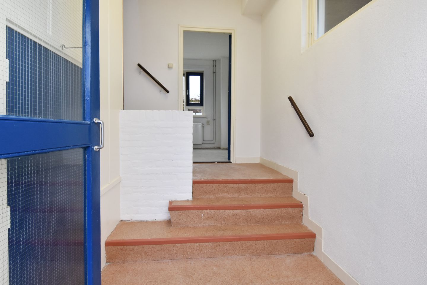 View photo 4 of Douwes Dekkerstraat 73