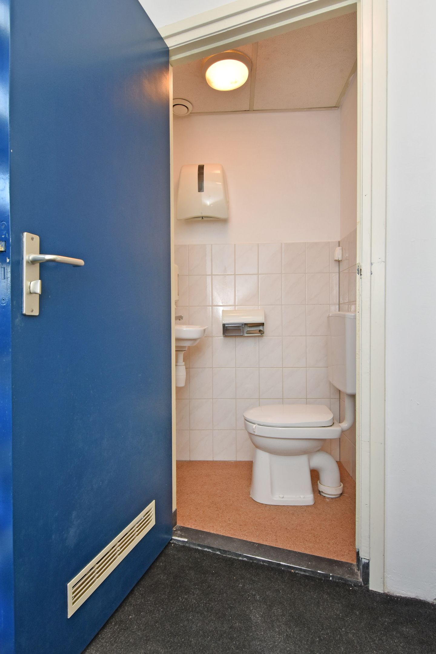 View photo 5 of Douwes Dekkerstraat 73