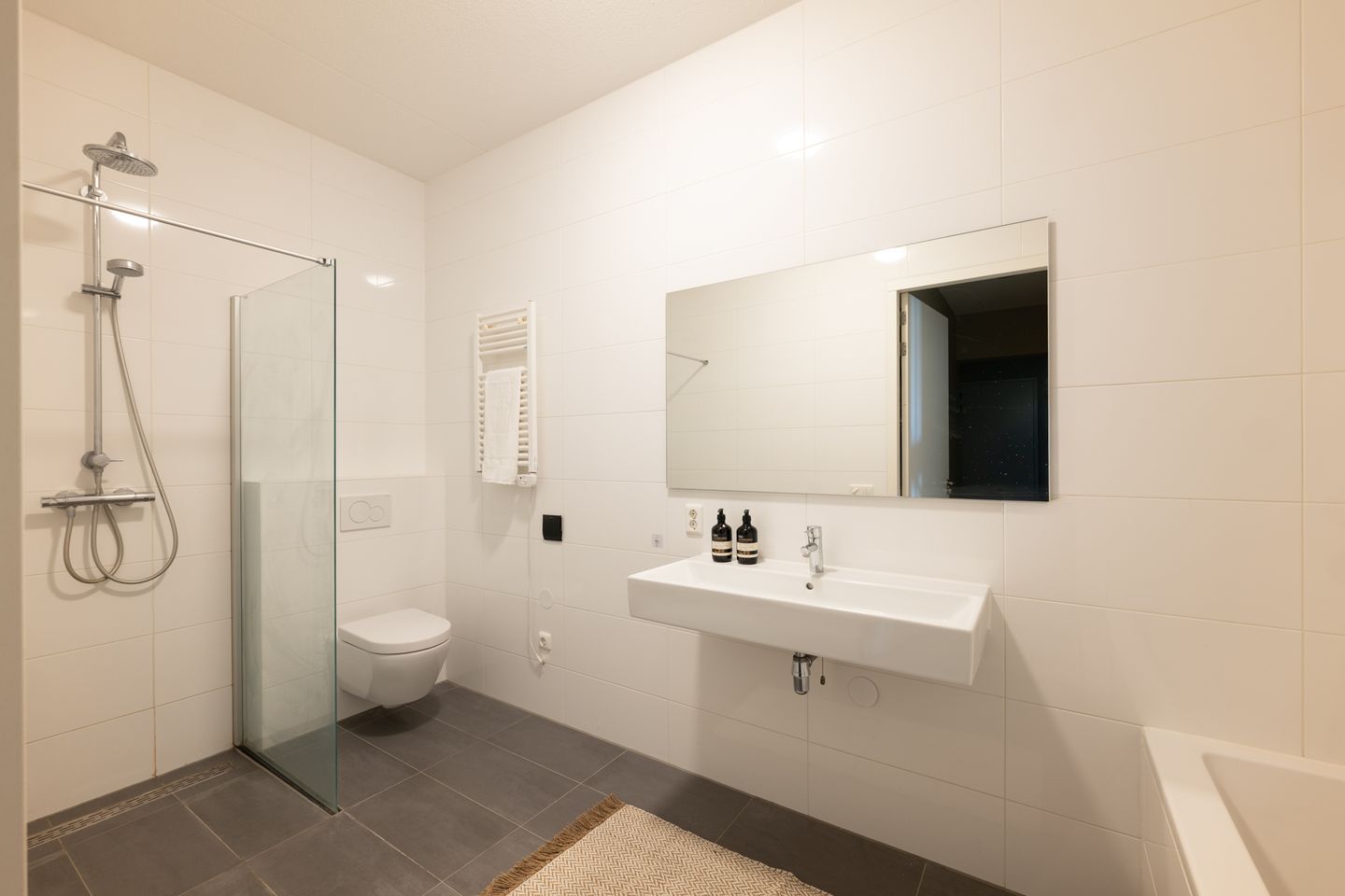 Photo 25 of Leonard Bernsteinstraat 72-B