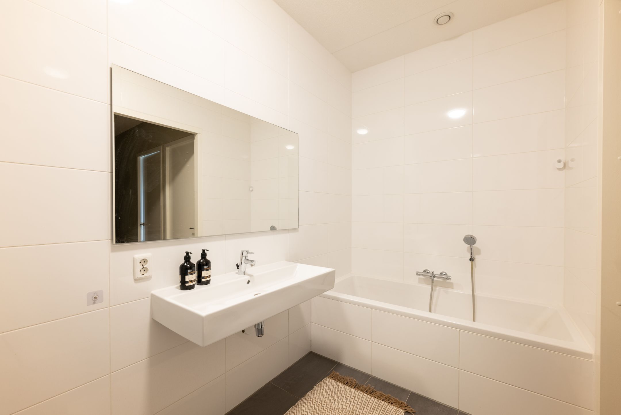 Photo 27 of Leonard Bernsteinstraat 72-B