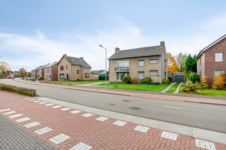 Photo 5 of Gouverneur Houbenstraat 45-A