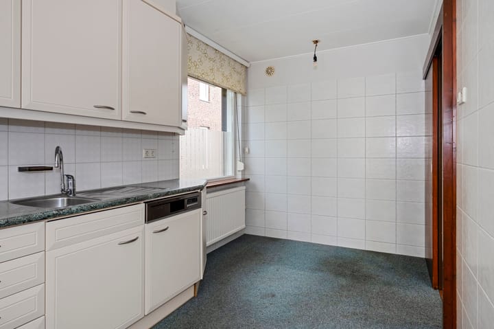 Photo 12 of Gouverneur Houbenstraat 45-A