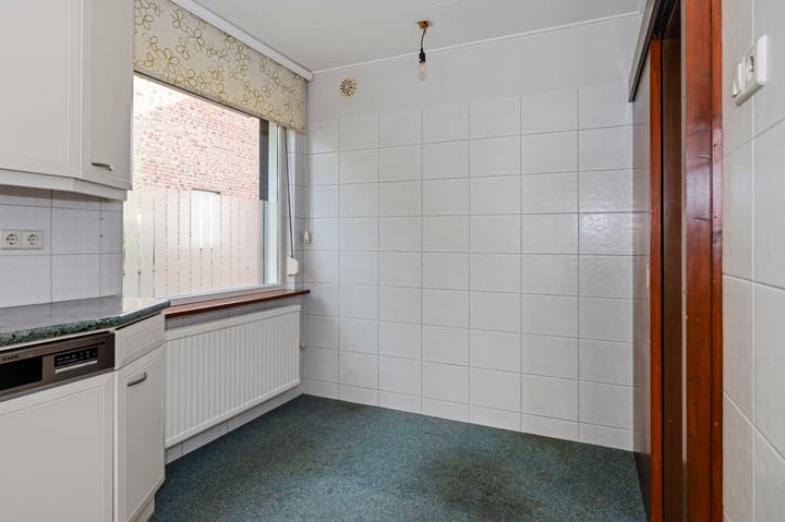 Photo 13 of Gouverneur Houbenstraat 45-A