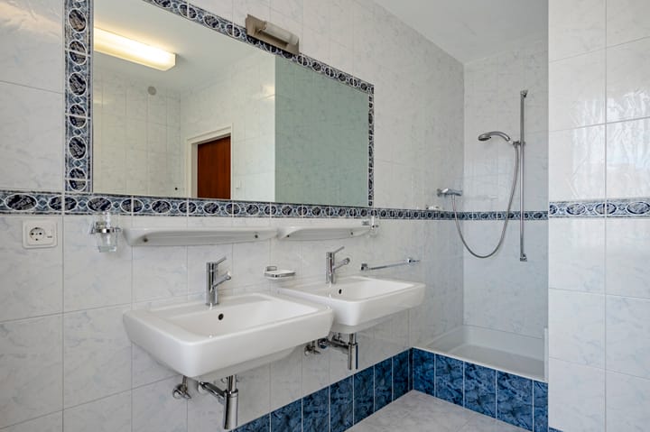 Photo 22 of Gouverneur Houbenstraat 45-A