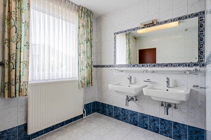 Photo 23 of Gouverneur Houbenstraat 45-A