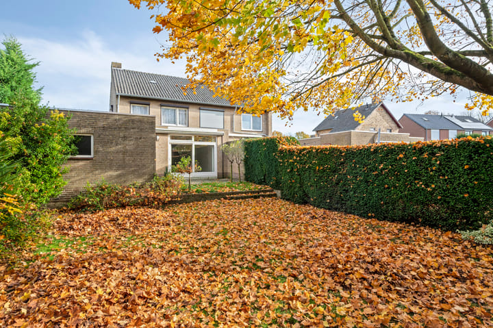 Photo 27 of Gouverneur Houbenstraat 45-A