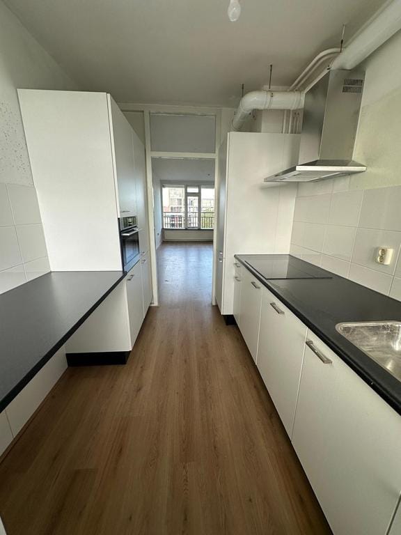 Photo 6 of Aart van der Leeuwlaan 100