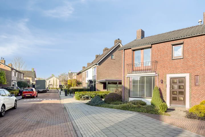 Photo 8 of Nassaustraat 26