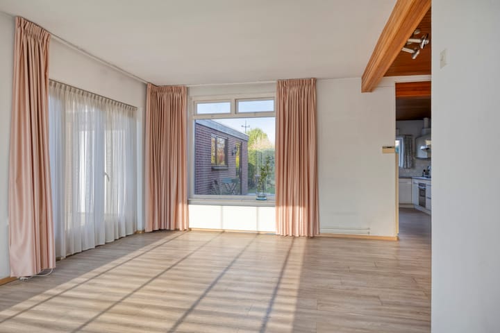 Photo 16 of Nassaustraat 26