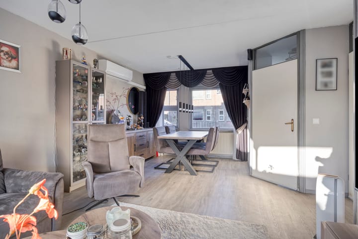 Photo 10 of Ornament 9